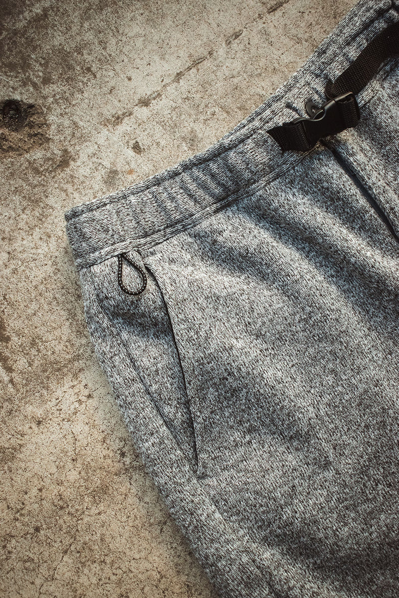 "KNIT FLEECE STRAIGHT PANTS"（ニットフリースストレートパンツ）