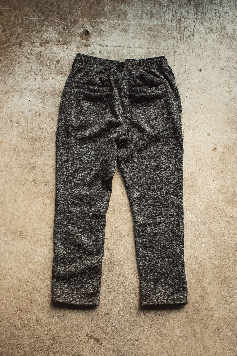 "KNIT FLEECE STRAIGHT PANTS"（ニットフリースストレートパンツ）
