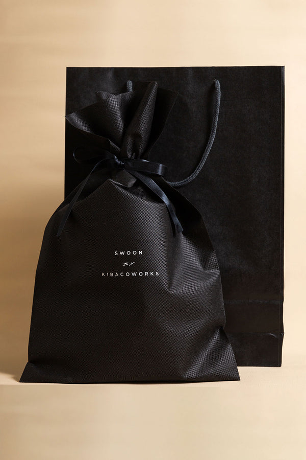 Gift wrapping (for apparel)